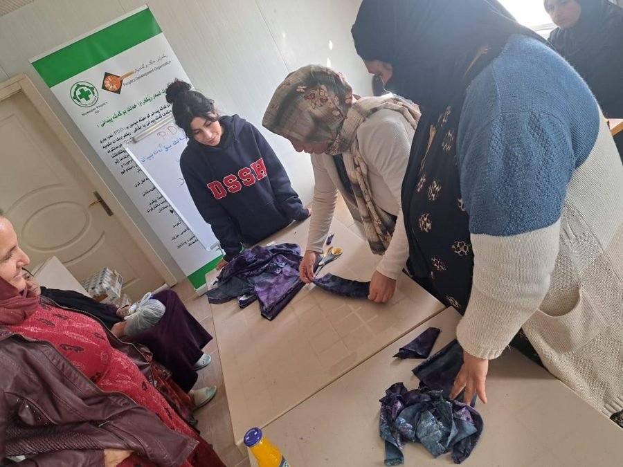 Hands-on support during a project session.